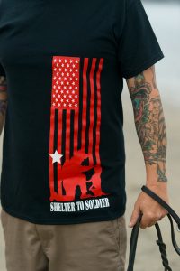 STS Men's T-Shirt: Vertical Flag